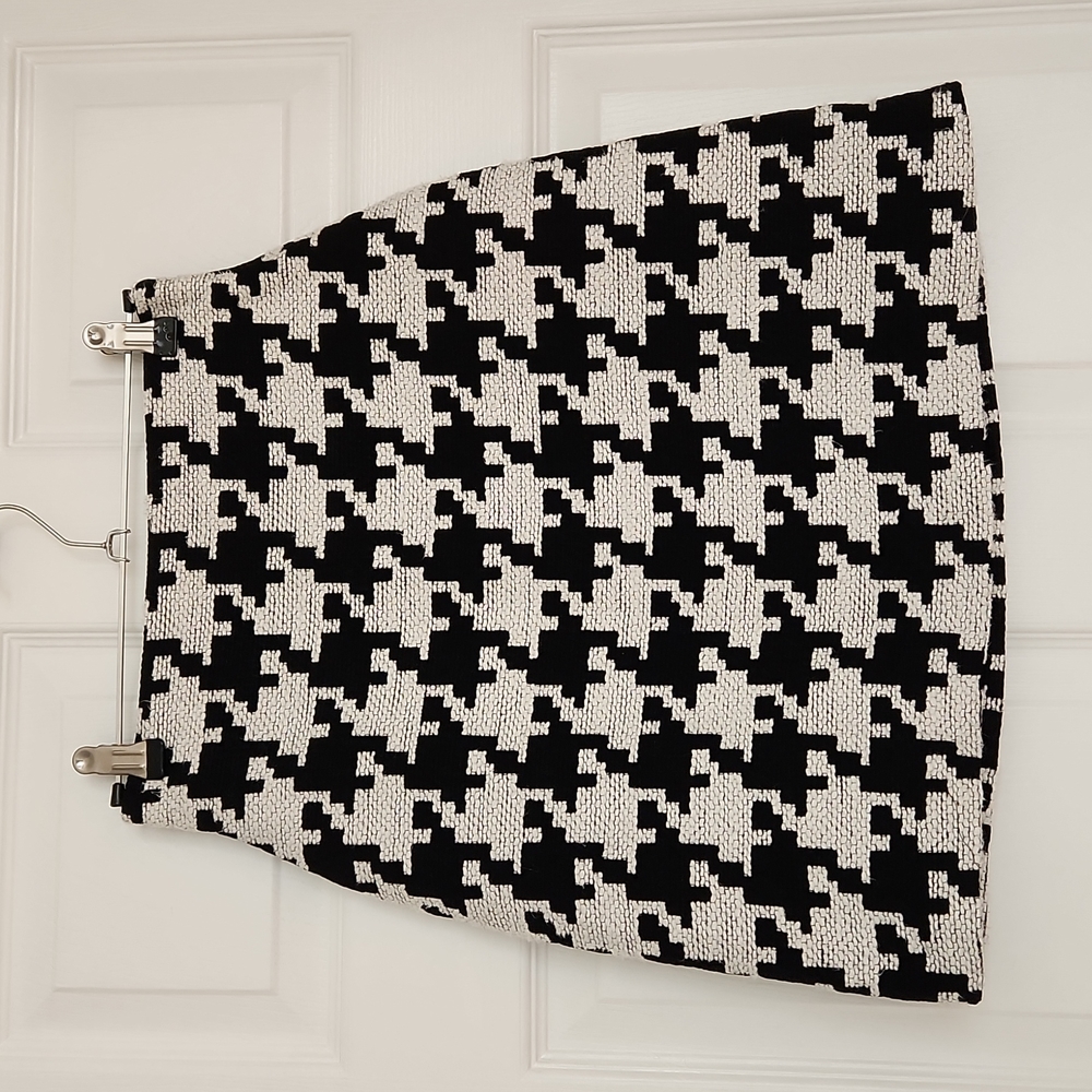 H&M Black & White Houndstooth Pencil Skirt